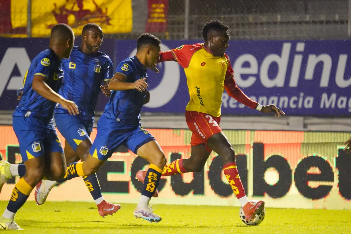 El partido se jugó en el estadio Gonzalo Pozo Ripalda., API
