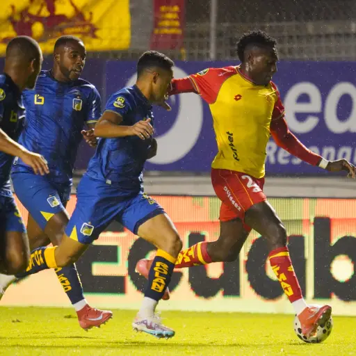Aucas vence a Delfín SC con autogol y escala al tercer lugar de la LigaPro