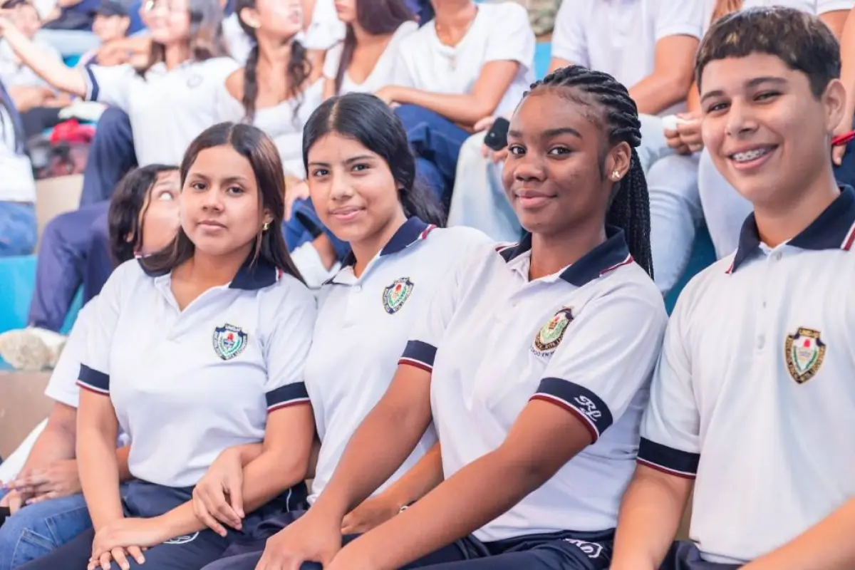 El Ministerio de Educación aclara los alcances de la regulación sobre el uso de celulares en las aulas.