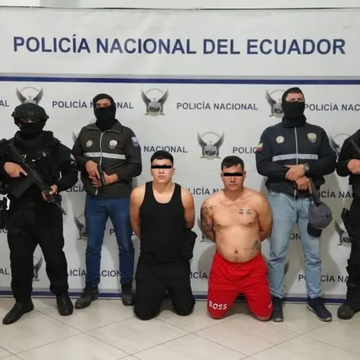 Policía recupera dos vehículos robados y detiene a dos sospechosos en Santo Domingo