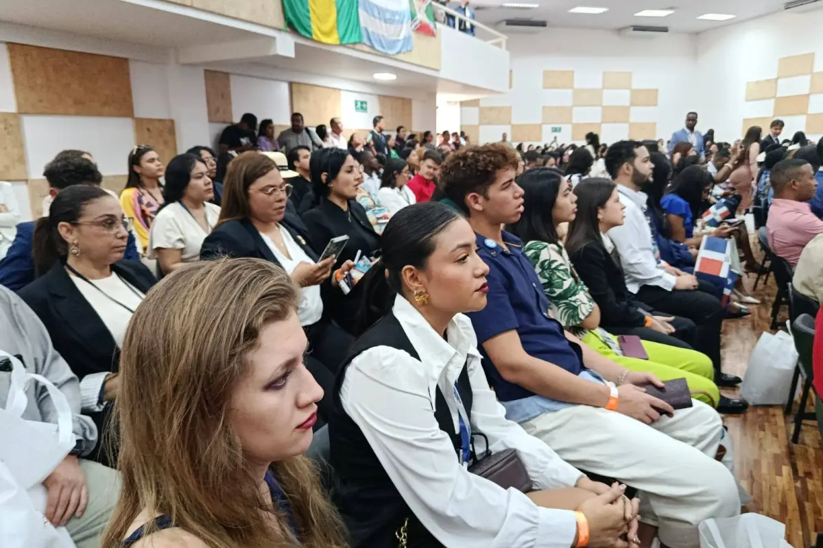 Participantes de la VIII Cumbre Internacional de la Juventud en Manta., El Diario
