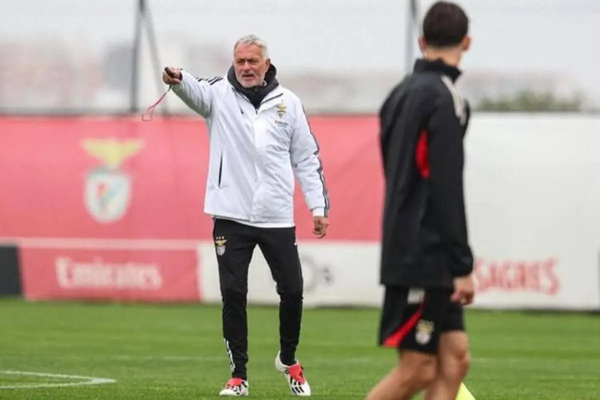 José Mourinho deja abierta la posibilidad de salir de Benfica