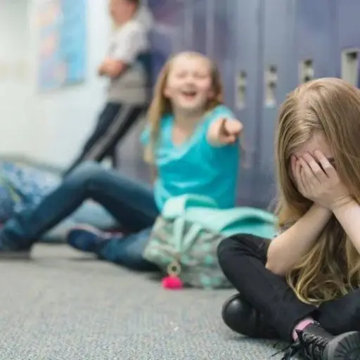 ¿Por qué la violencia no nace en la escuela? El cambio de paradigma que propone la neuropsiquiatría