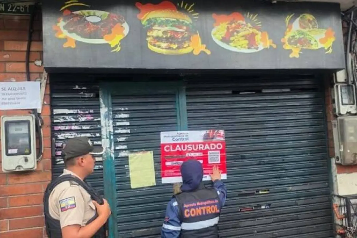 Quito así operaba el bar clandestino escondido tras un local de comida rápida