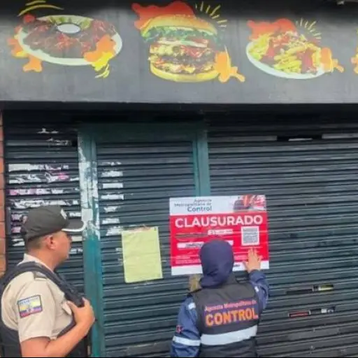 Quito: así operaba el bar clandestino escondido tras un local de comida rápida