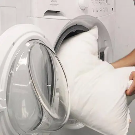 Almohadas: cuándo lavarlas y en qué momento es necesario cambiarlas