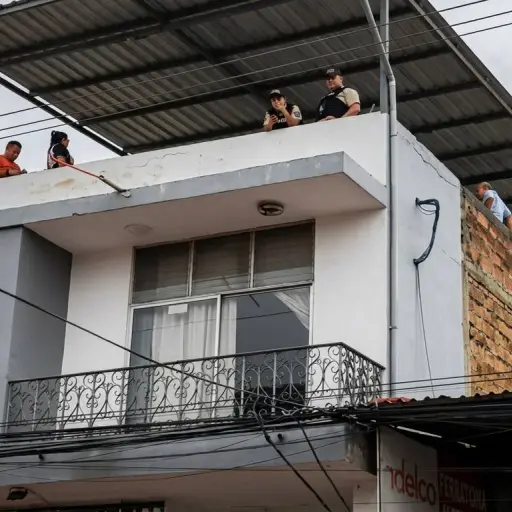 Jipijapa de luto: Dos fallecidos por descarga eléctrica mientras realizaban limpieza en la terraza de una casa