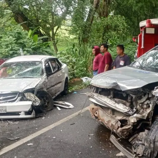 Múltiples heridos tras accidente de tránsito en la carretera que une a los cantones Flavio Alfaro y El Carmen
