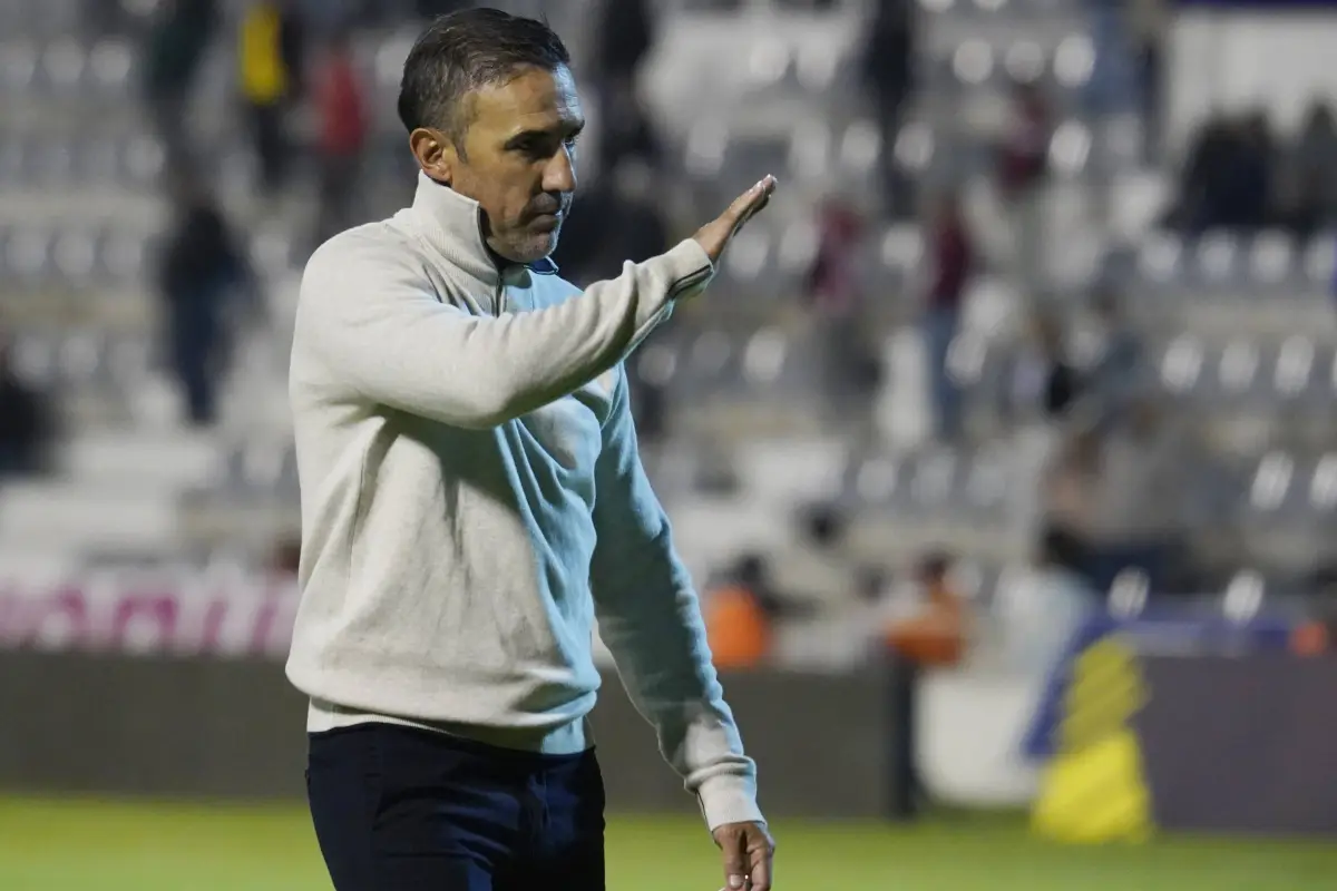 Vicente Sánchez, entrenador de Emelec destaca el triunfo azul ante Técnico Universitario