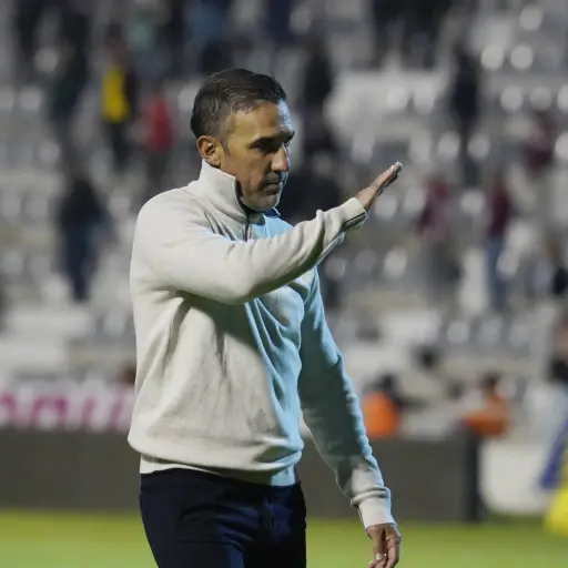 Vicente Sánchez celebra triunfo agónico de Emelec ante Técnico Universitario
