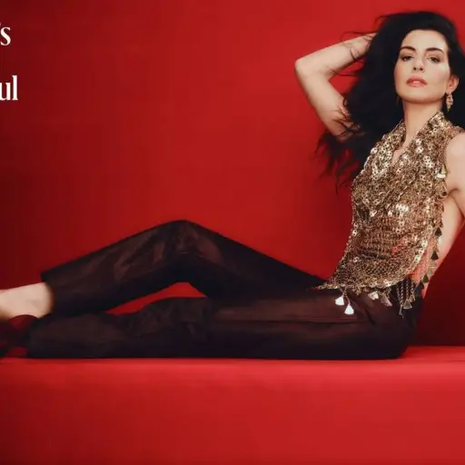 Anne Hathaway es elegida la mujer más bella del mundo por People y revela su historia personal