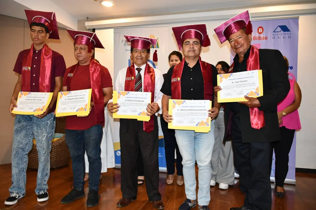 Trece hombres culminan la primera formación para transformar roles de género en la ciudad., El Diario
