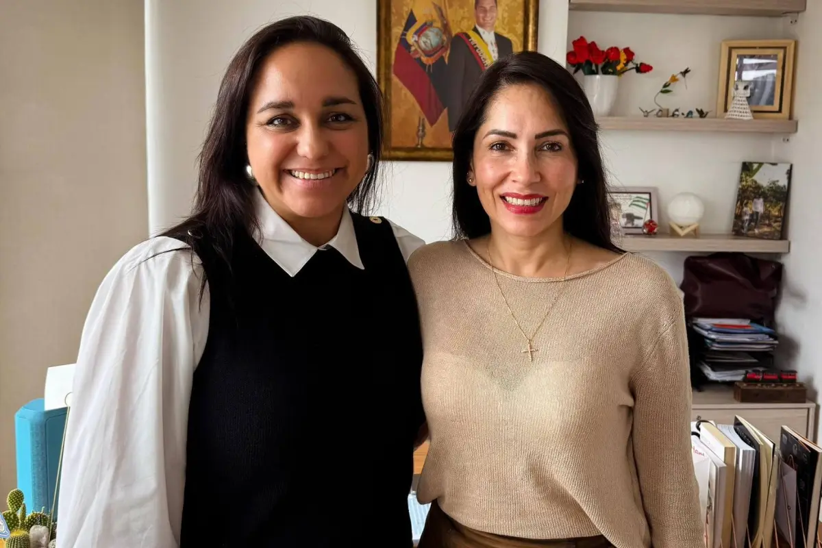 Gabriela Rivadeneira, presidente de la RC junto a Luisa González. , X: @GabrielaEsPais