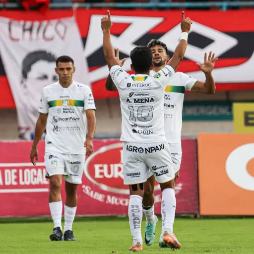 Orense sorprende a Deportivo Cuenca con triplete de Agustín Herrera en la LigaPro