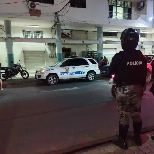 Policía investiga muerte violenta de una mujer en edificio de Manta