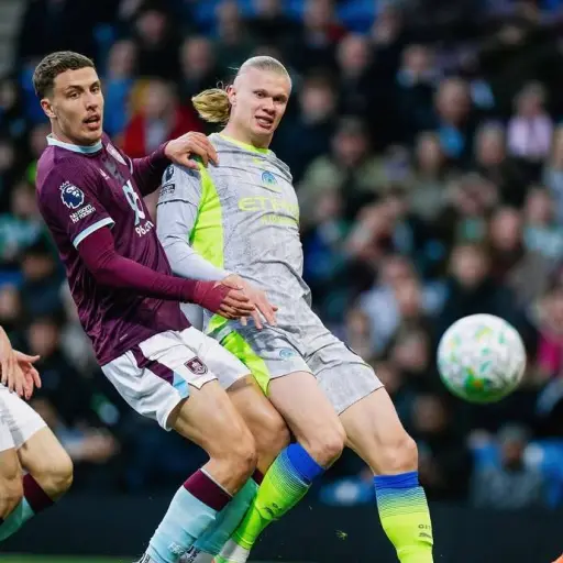 Manchester City vence 0-1 a Burnley y arrebata el liderato al Arsenal en la Premier League 