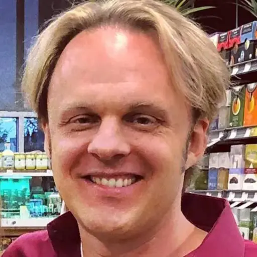 Hallan sin vida al youtuber e investigador paranormal David Wilcock 