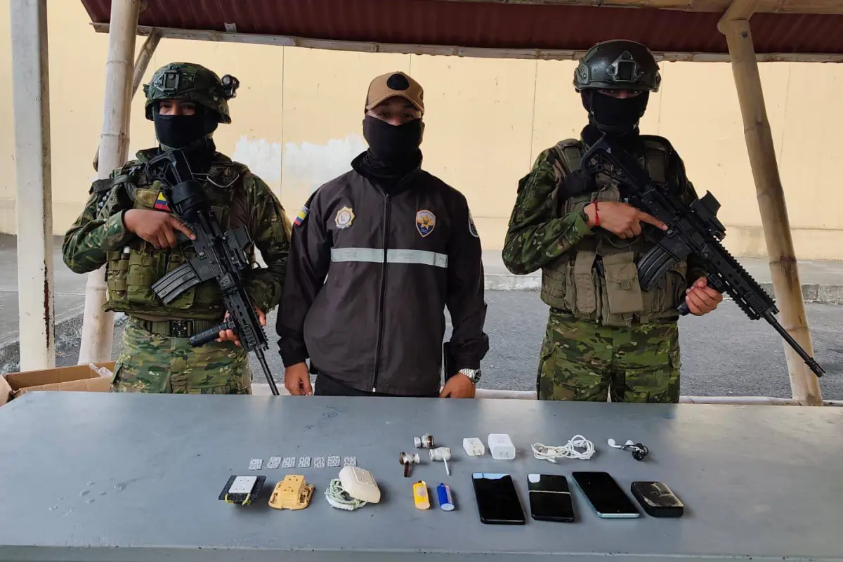 Miembros del Ejército Ecuatoriano realizaron una requisa en la cárcel El Rodeo de Portoviejo., Ejército Ecuatoriano