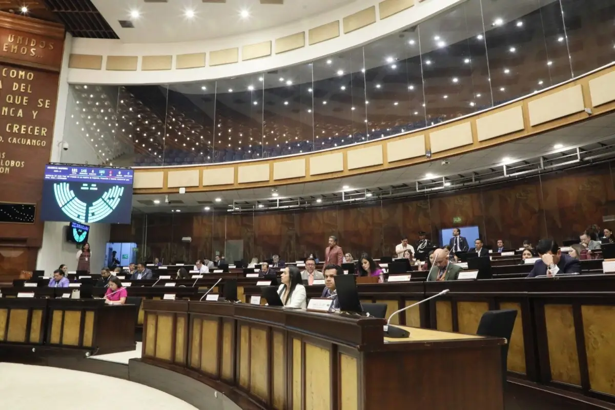 79 votos avalan informe que propone centralizar matriculación vehicular., X: @AsambleaEcuador. 
