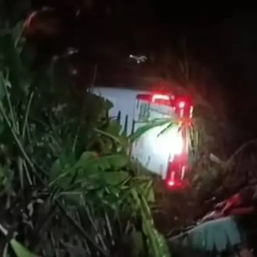 Reina del Camino que salió desde Manta hacia Quito se accidentó en El Carmen; hubo once heridos
