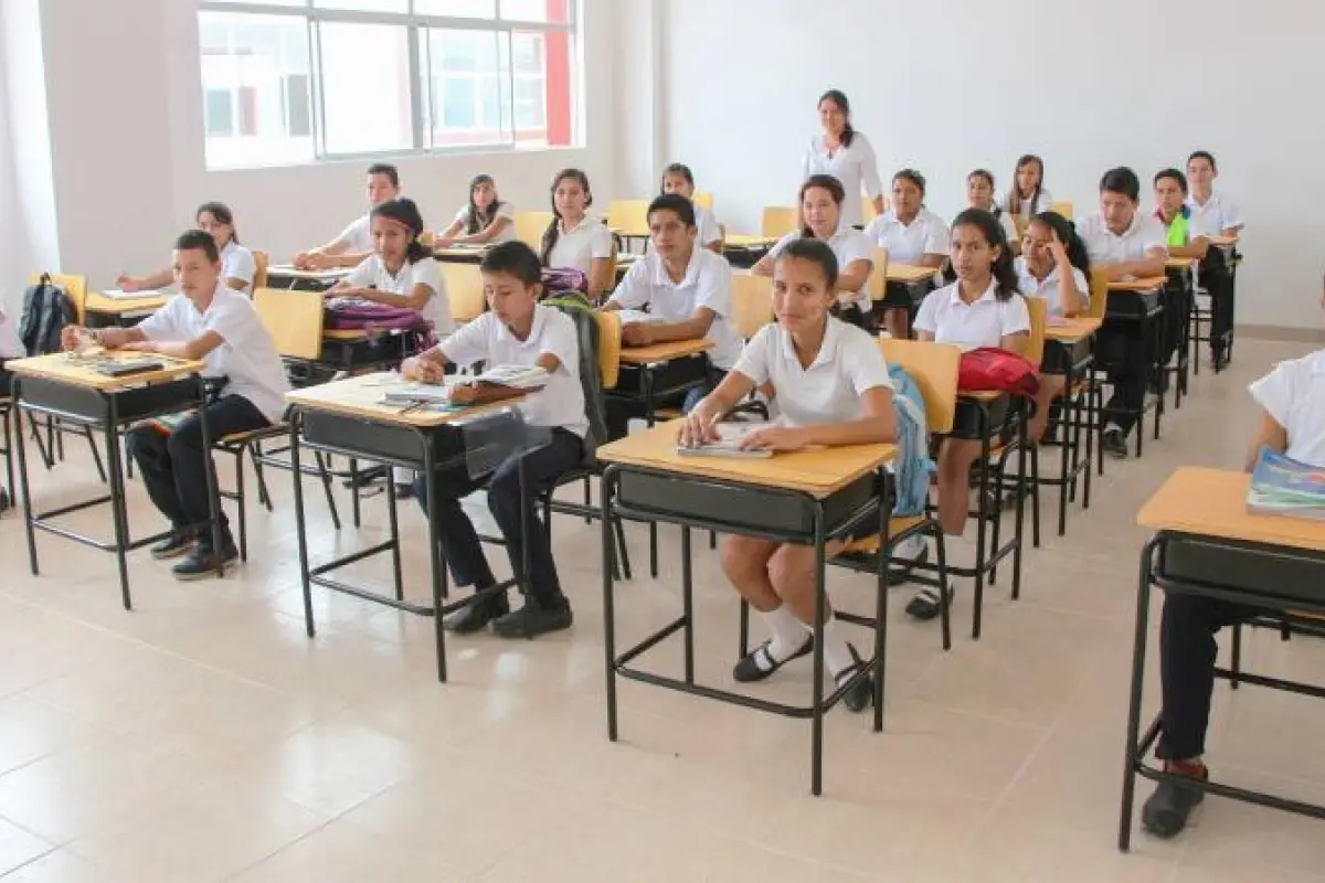 Estudiantes listos para el regreso a clases Ecuador 2026 en la Costa-Galápagos