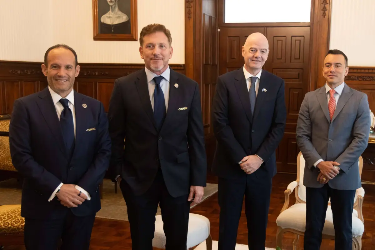 Francisco Egas, Alejandro Domínguez, Gianni Infantino y Daniel Noboa se reunieron en Carondelet