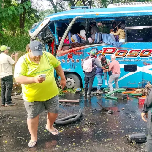 Tres fallecidos y más de diez heridos dejó accidente entre un bus y un tanquero