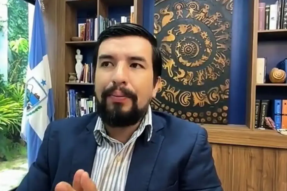 Bosco Vera, abogado y consultor político durante una entrevista en Manavisión Plus., Foto: El Diario
