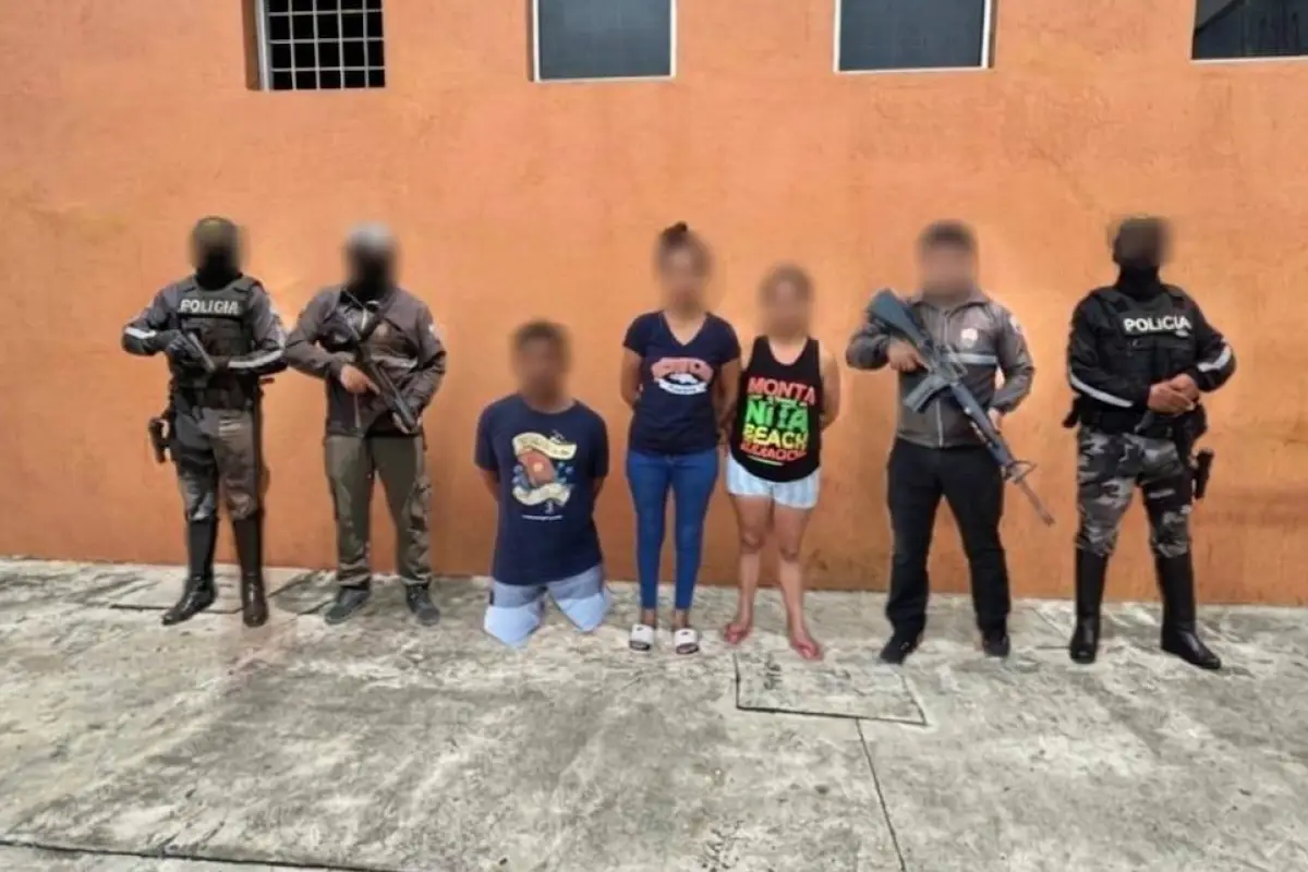 Policía aprehende a tres personas y decomisa marihuana y cocaína en Manta.