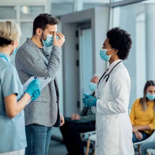 Cinco síntomas que suelen ignorarse y pueden terminar en una emergencia médica