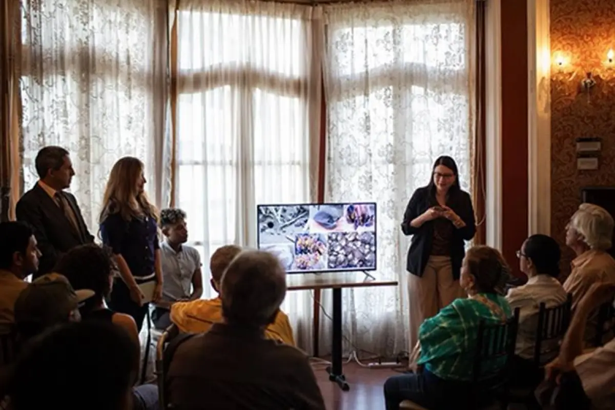 Especialista expone el valor de los manglares del Pacífico en el Museo del Cacao
