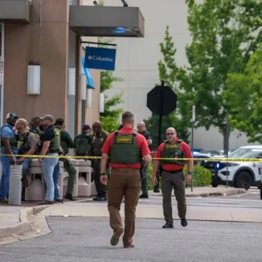Al menos un muerto y cinco heridos en un tiroteo en un centro comercial de Luisiana
