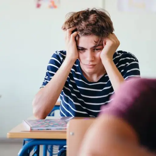 Del entusiasmo al aburrimiento: cómo evitar que tu hijo se desconecte del colegio y mantenga el interés