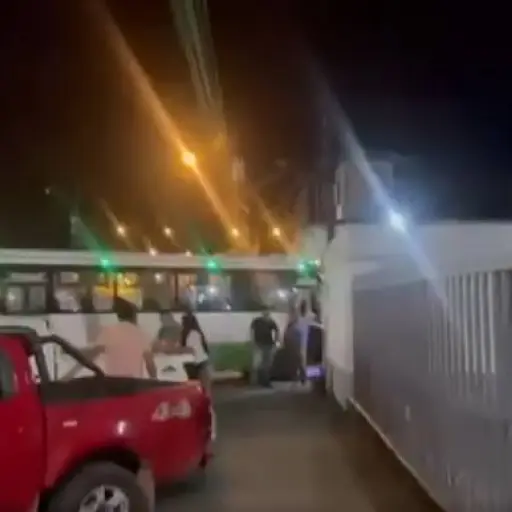 Hombre muere tras ataque armado dentro de bus urbano en Quevedo