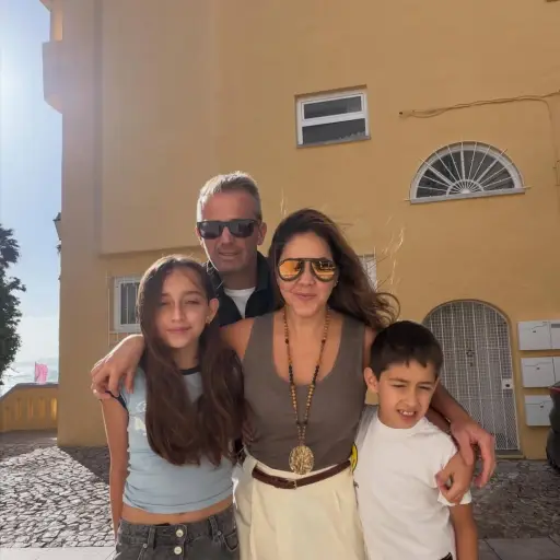Denisse Molina se muda en Portugal por los estudios de su hija y celebra sus logros académicos