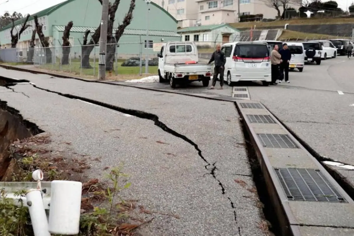 Daños estructurales se registraron en varios puntos de la costa Oriental, en Japón tras el terremoto., Foto: Agencias