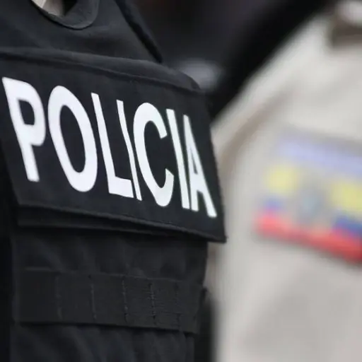Vinculan a dos policías en servicio activo y dos civiles por presunta extorsión en Pastaza  