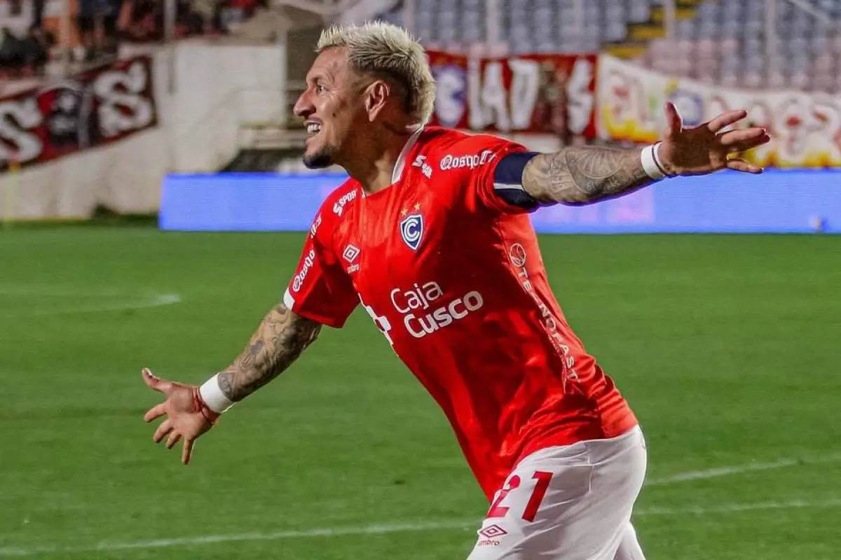 El delantero ecuatoriano Carlos Garcés, goleador de Cienciano