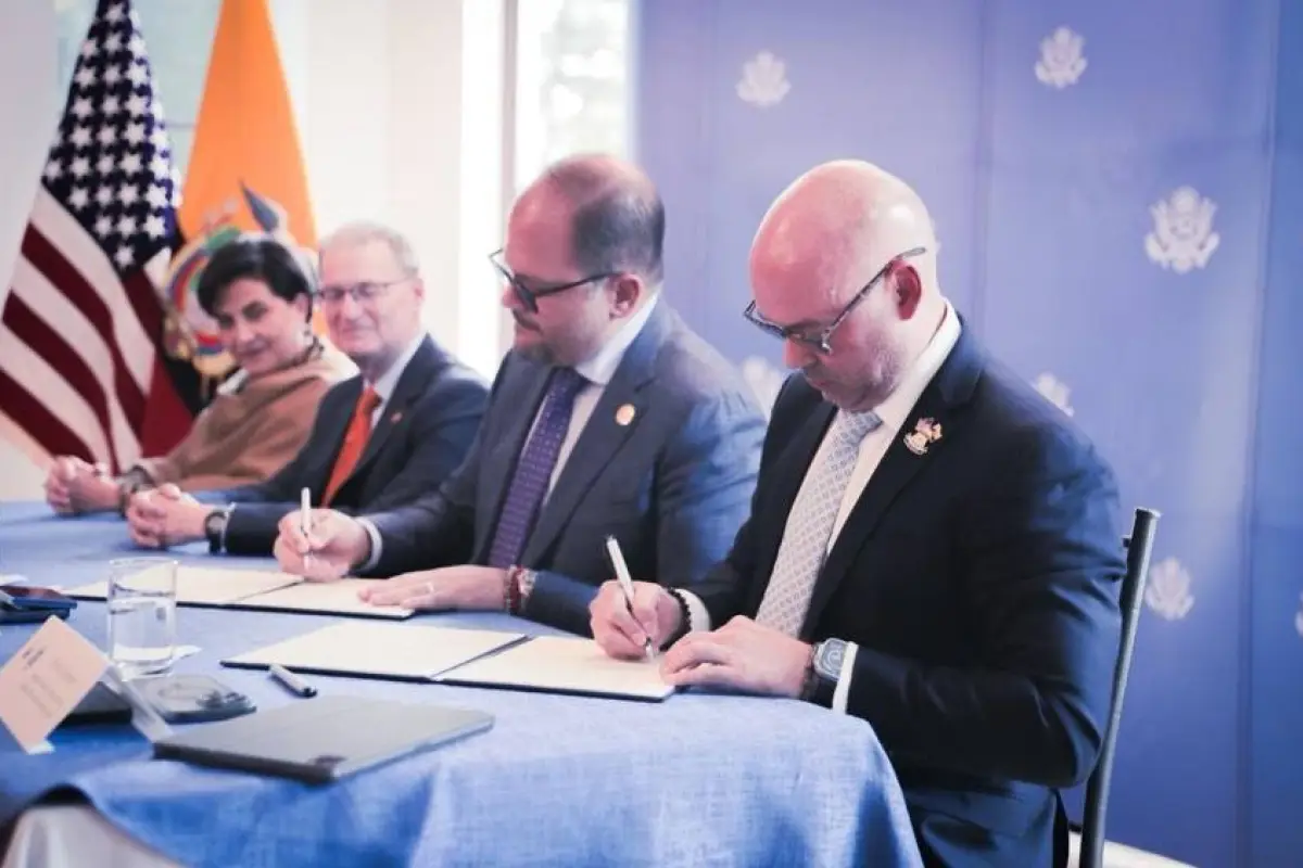 Firma de convenio de seguridad entre Ecuador y Estados Unidos para fortalecer la Policía Nacional.