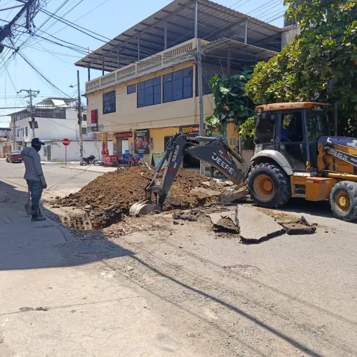 Interconexión hidráulica pendiente se completa como paso final antes del asfaltado de la Calle 20 y Flavio Reyes