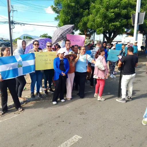 Plantón en Manta por disputa territorial: barrios piden documentos y amenazan con consulta popular