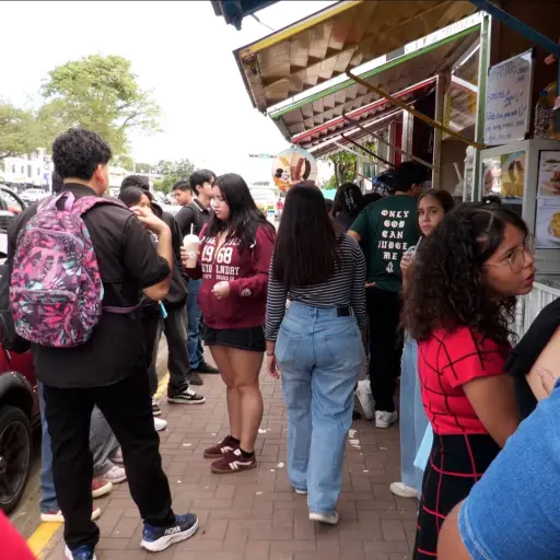 Inicio de clases en la UTM impulsa comercio y movilidad en avenida Urbina
