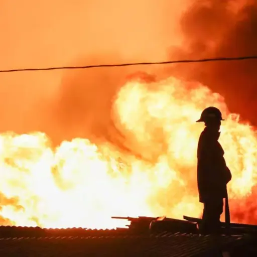 Incendio en Filipinas deja seis fallecidos, entre ellos dos niñas