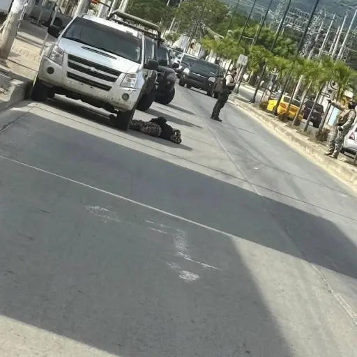 Asesinan a guía penitenciario en los exteriores del centro de privación de libertad en Bahía de Caráquez