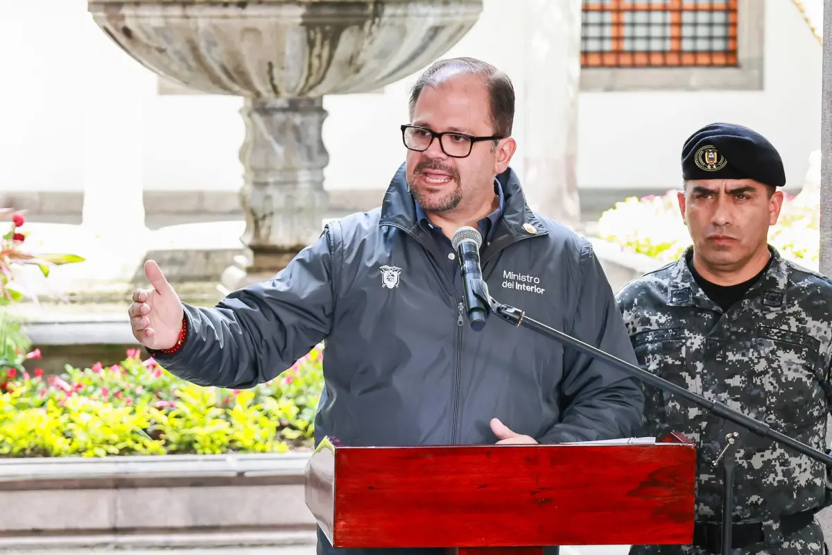 Ministro John Reimberg explica detalles del nuevo toque de queda en Ecuador.