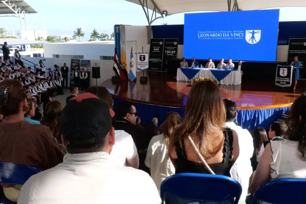 Colegio Leonardo da Vinci inicia año lectivo con 443 paneles solares., El Diario