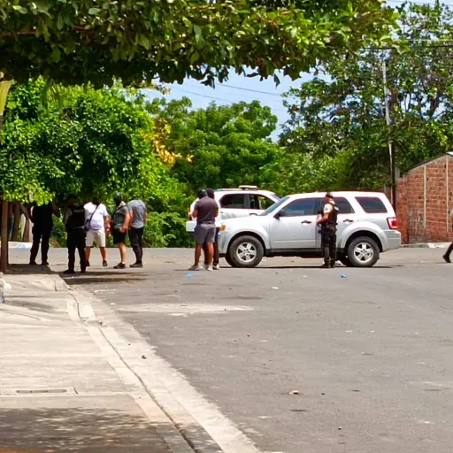 Le dispararon nueve veces en el barrio Santa Lucía de Manta y lucha por su vida 
