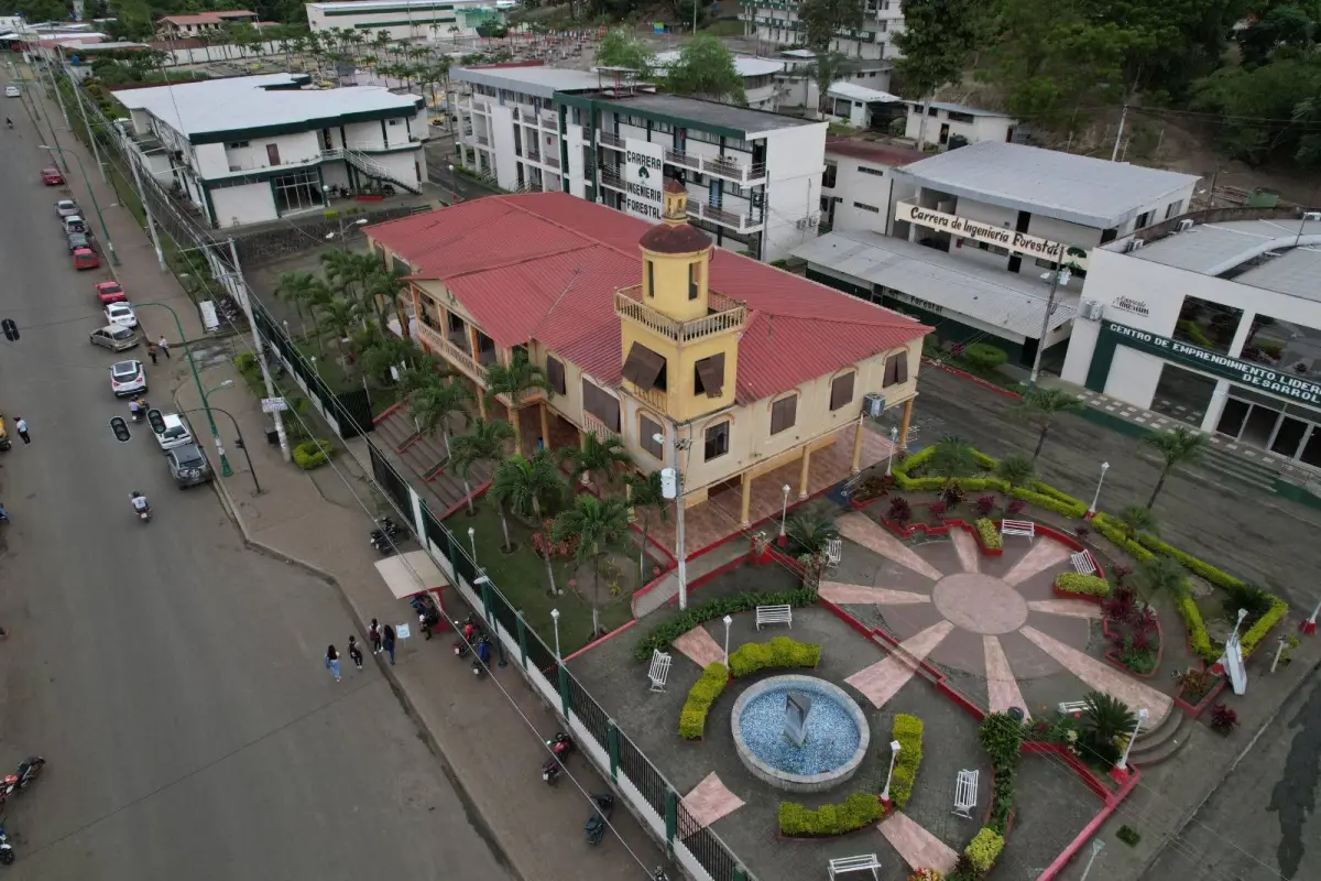 El campus principal de la Unesum se ubica en el cantón Jipijapa. 