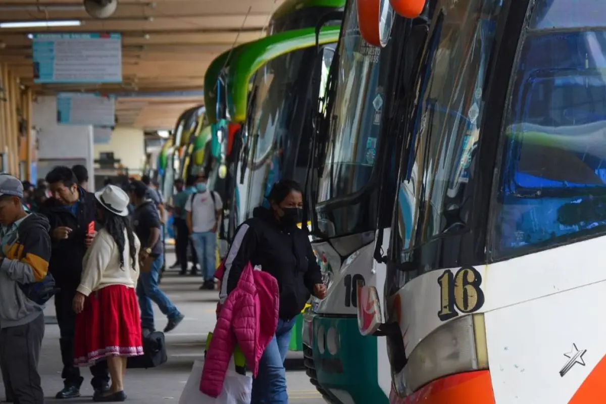 Transportistas públicos están a la espera de un decreto gubernamental para recibir compensación económica.