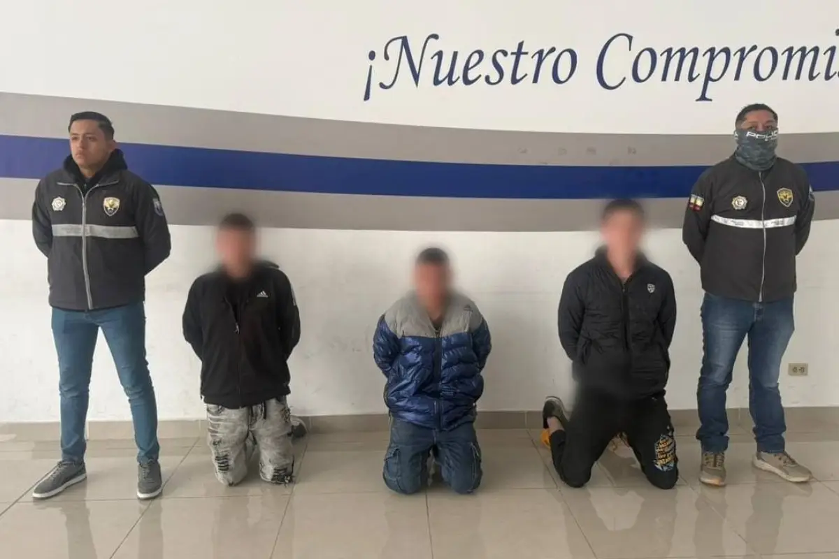 Los tres detenidos fueron puestos a órdenes de las autoridades de justicia tras su detención., Foto: X Policía Nacional